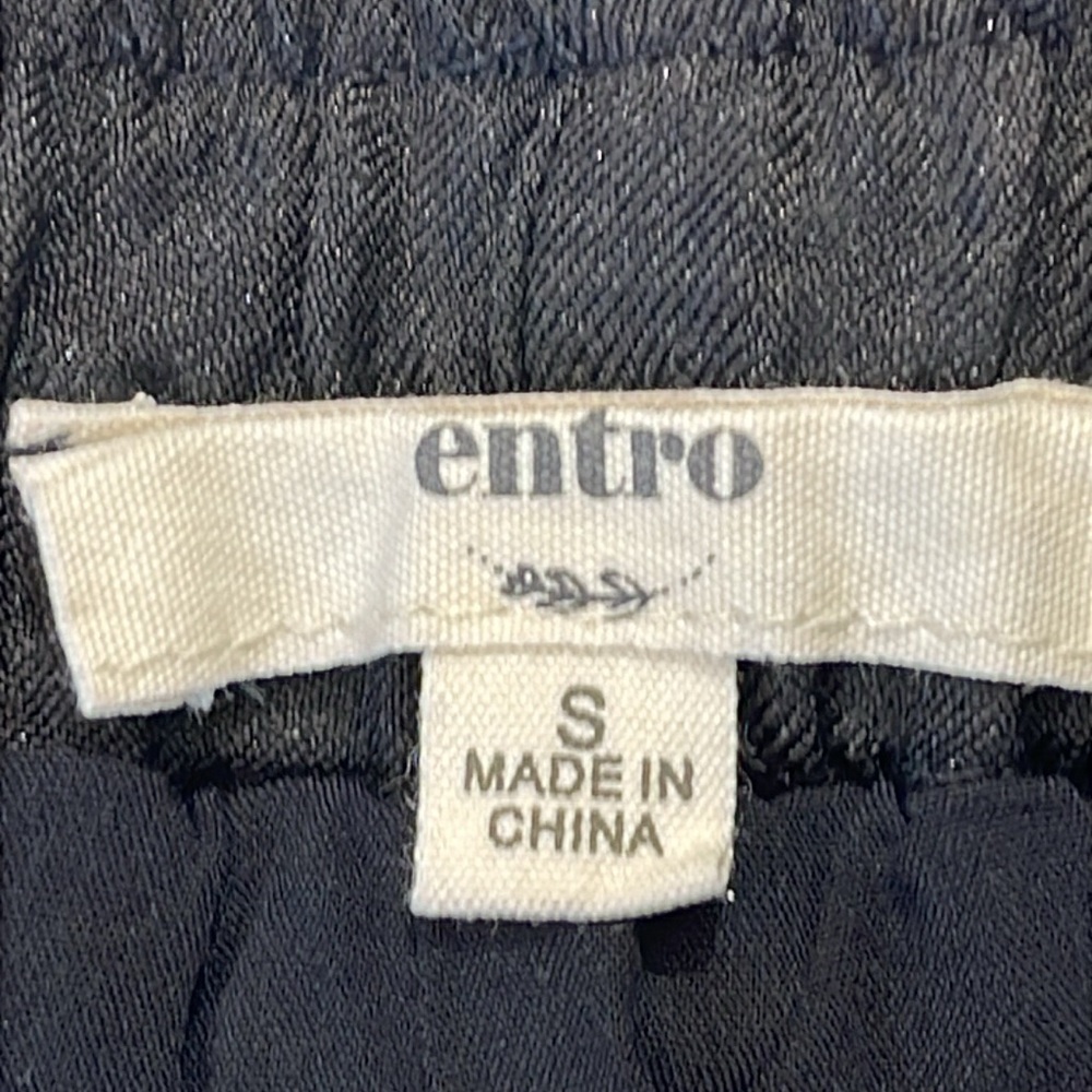 ENTRO SIZE S Black and White Women's Shorts, under shorts built in. - Picture 5 of 7